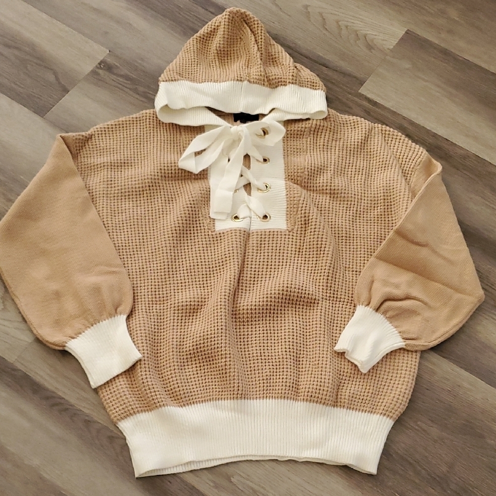 MODA ME COUTURE Tan & White Lace Up Front Hoodie Sweater
